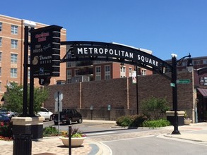 Metropolitan Square Condo in Des Plaines, IL - Foto de edificio - Other