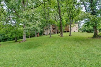 629 Brook Hollow Rd in Nashville, TN - Foto de edificio - Building Photo