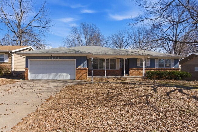 2308 S Hampton Ave in Springfield, MO - Foto de edificio - Building Photo