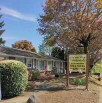 Glendoveer Village in Portland, OR - Building Photo
