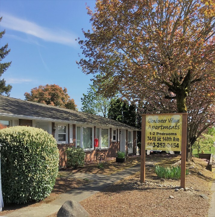 Glendoveer Village in Portland, OR - Foto de edificio