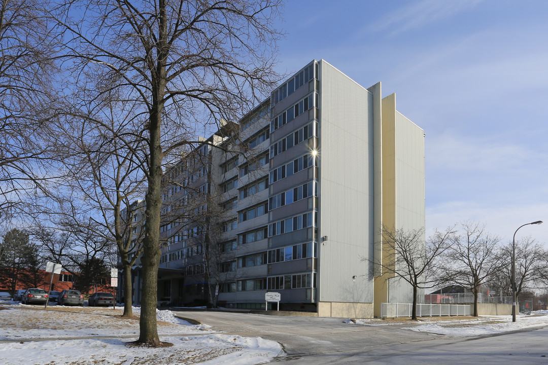 24 Midland Dr in Kitchener, ON - Building Photo