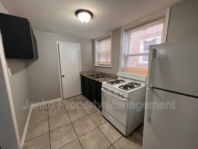 8137 S Evans Ave in Chicago, IL - Building Photo - Building Photo