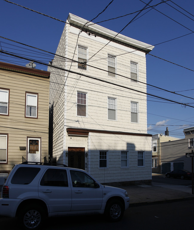 70 South St in Jersey City, NJ - Foto de edificio - Building Photo