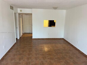 10525 SW 112th Ave in Miami, FL - Building Photo - Building Photo