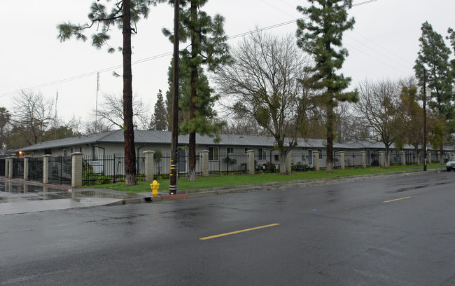 900 E Yosemite Ave in Madera, CA - Building Photo - Building Photo