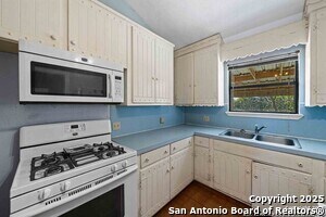 1421 Stoneleigh Rd in Comfort, TX - Building Photo - Building Photo