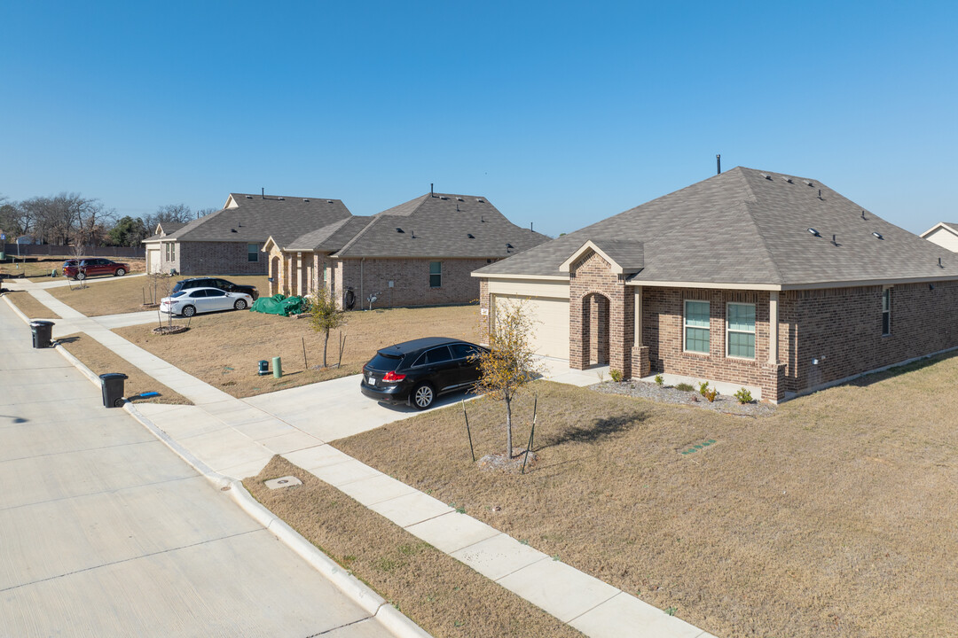 Azle Grove in Azle, TX - Building Photo