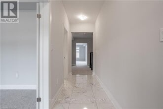 7482 Sherrilee Cres in Niagara Falls, ON - Building Photo - Building Photo