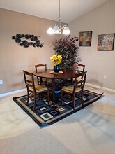 6729 Meadow Creek Dr, Unit 310 in Columbus, OH - Foto de edificio - Building Photo