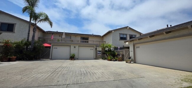 204 Avenida Baja in San Clemente, CA - Building Photo - Building Photo