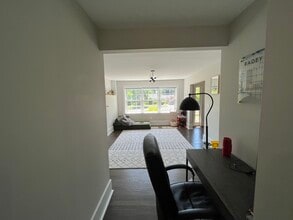 231 Colonial Ave in Moorestown, NJ - Foto de edificio - Building Photo