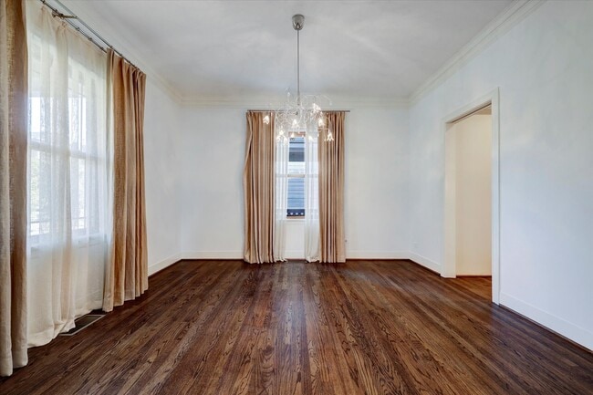 property at 2622 Westgate Dr