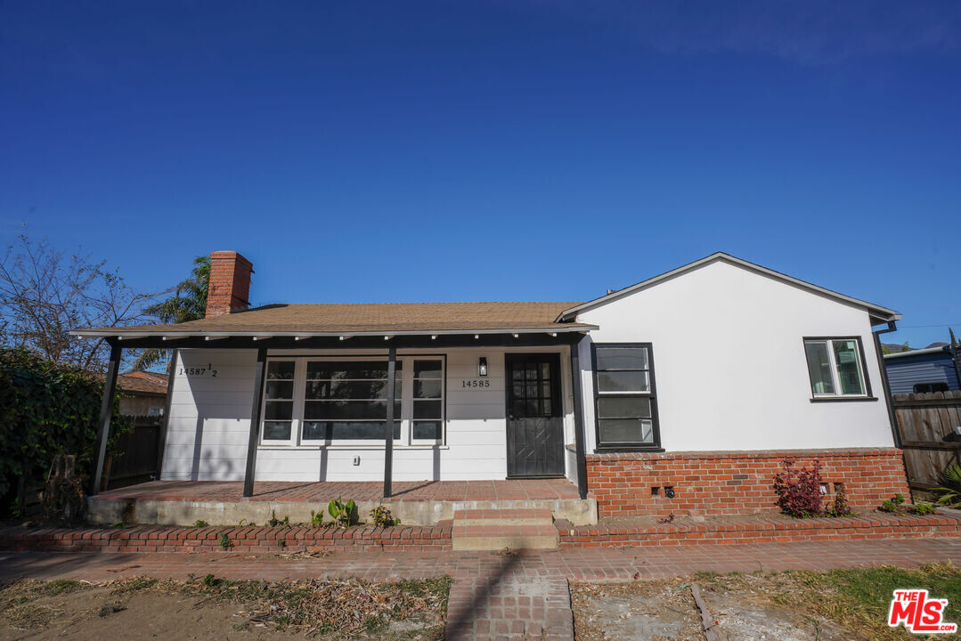 14587 Lyle St in Los Angeles, CA - Building Photo