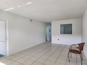 558 Clearwater Largo Rd N, Unit A in Largo, FL - Building Photo - Building Photo