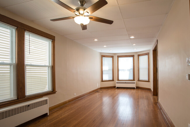 2440 W Cuyler Ave in Chicago, IL - Building Photo - Building Photo