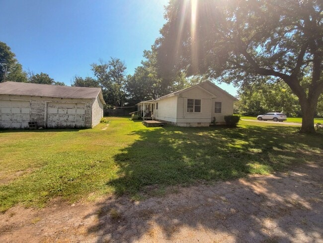 1030 W Wood St in Shawnee, OK - Building Photo - Building Photo