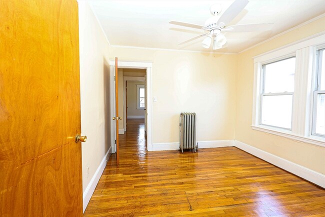 1023 Canterbury St, Unit 3 in Boston, MA - Building Photo - Building Photo