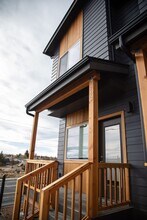 739 SE Sun Dr in Madras, OR - Building Photo - Building Photo