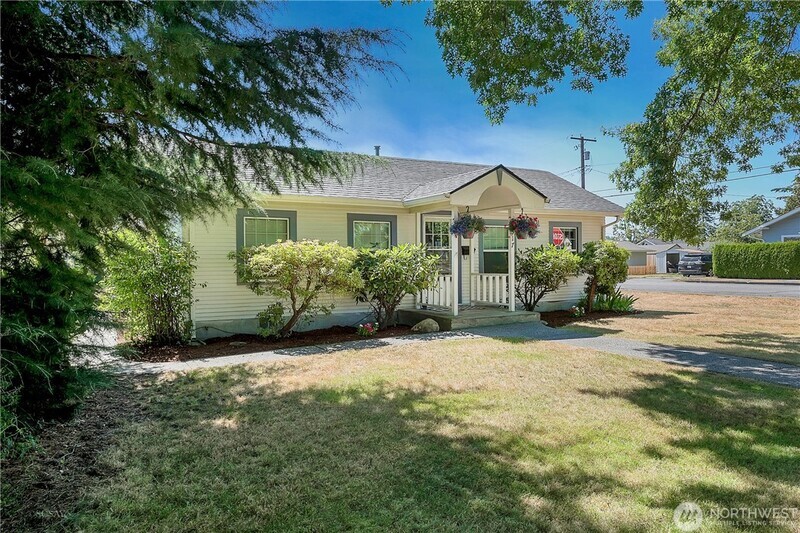 1517 Front St in Lynden, WA - Building Photo