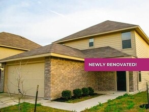 2238 Fishing Tr in San Antonio, TX - Building Photo - Building Photo