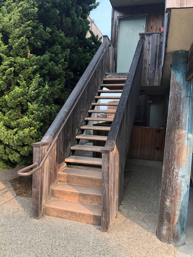 125 Surf Way in Monterey, CA - Building Photo - Building Photo
