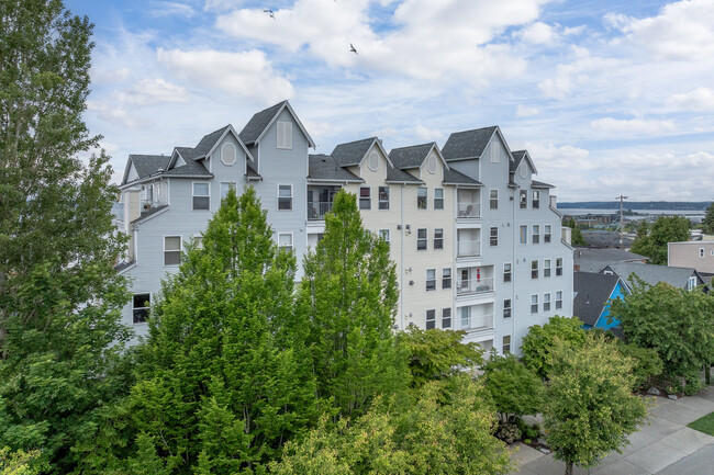 Bayside Condo in Everett, WA - Foto de edificio - Building Photo