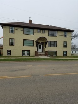 421 University Ave W in Minot, ND - Building Photo