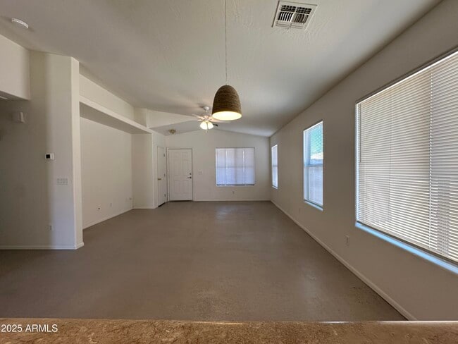 1832 W Lydia Ln in Phoenix, AZ - Foto de edificio - Building Photo