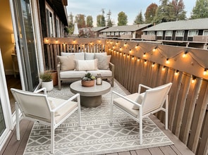 1016 Cabrillo Park Dr in Santa Ana, CA - Foto de edificio - Building Photo