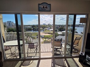 1200 Hibiscus Ave, Unit 608 in Pompano Beach, FL - Foto de edificio - Building Photo