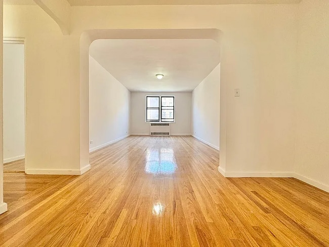 66-28 Wetherole St in Queens, NY - Building Photo - Building Photo