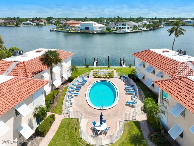 property at 3070 Gulf Shore Blvd N