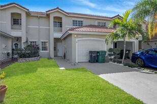 13914 SW 101st Ln in Miami, FL - Building Photo