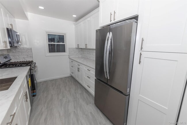 27 Park Pl in Lynbrook, NY - Building Photo - Building Photo