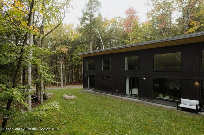 252 County Rt 25 in Haines Falls, NY - Building Photo - Building Photo