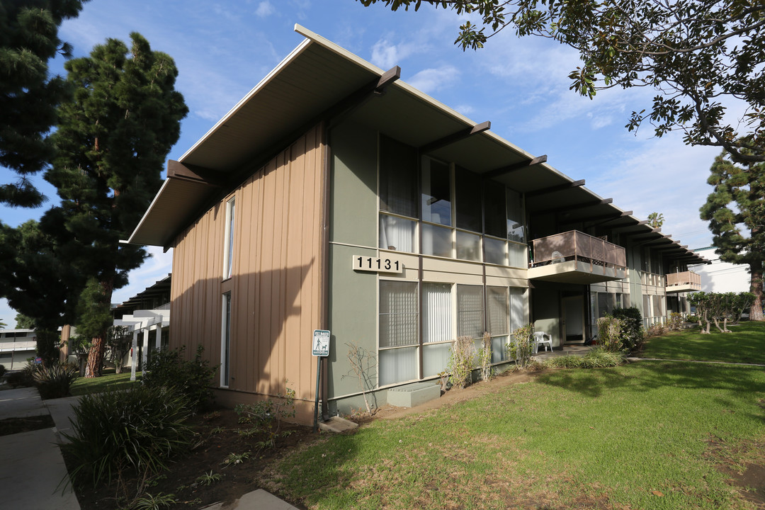 Sepulveda Rose Apartments in Los Angeles, CA - Building Photo