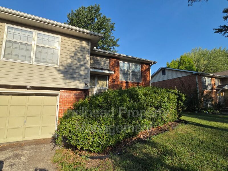 608 NE Lynn St in Lee's Summit, MO - Building Photo