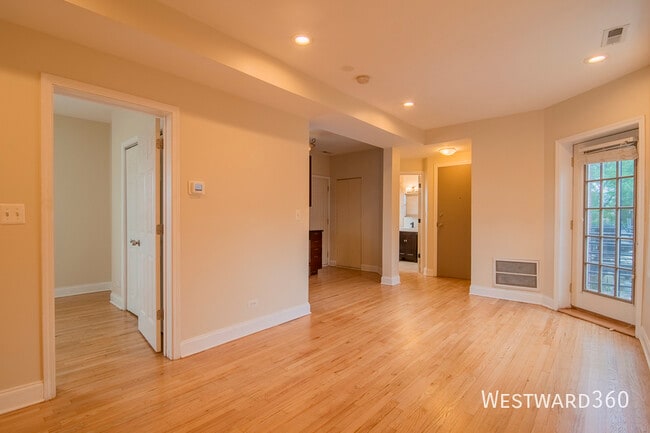 4334 N Sacramento Ave in Chicago, IL - Building Photo - Building Photo