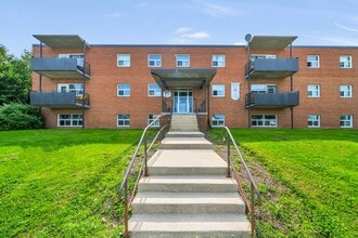 Bayfield Manor in Owen Sound, ON - Building Photo - Building Photo