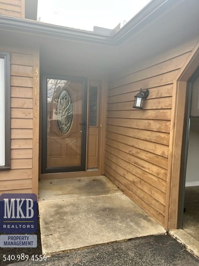 3711 Glade Hill Cir NE in Roanoke, VA - Building Photo - Building Photo