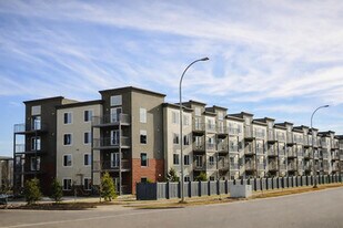 Hollick Kenyon Apartments in Edmonton, AB - Building Photo