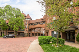 1 Station Sq in Forest Hills, NY - Building Photo - Building Photo