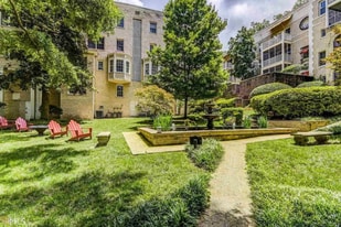 2230 Peachtree Rd NW in Atlanta, GA - Building Photo