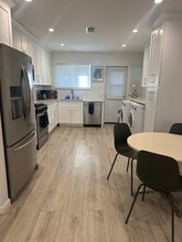 2449 Florencita Dr W, Unit 2445 in Montrose, CA - Foto de edificio - Building Photo