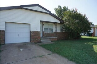 1704 Serenade Dr in Midwest City, OK - Building Photo