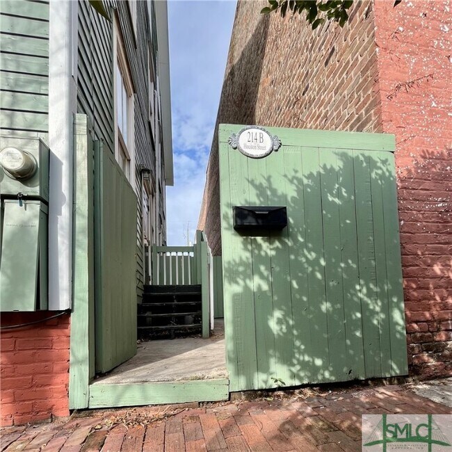 214 Houston St in Savannah, GA - Building Photo - Building Photo