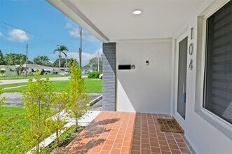 104 SW 7th St in Hallandale Beach, FL - Building Photo - Building Photo