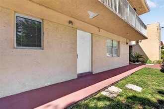 240 NW 107th Ave, Unit 104 in Miami, FL - Building Photo - Building Photo