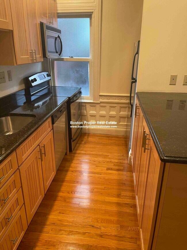 195 Commonwealth Ave, Unit 1 in Boston, MA - Foto de edificio - Building Photo